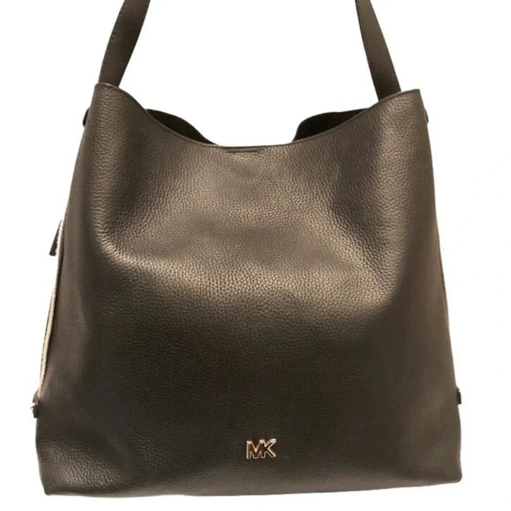 Michael kors black leather tote bag and pouchette